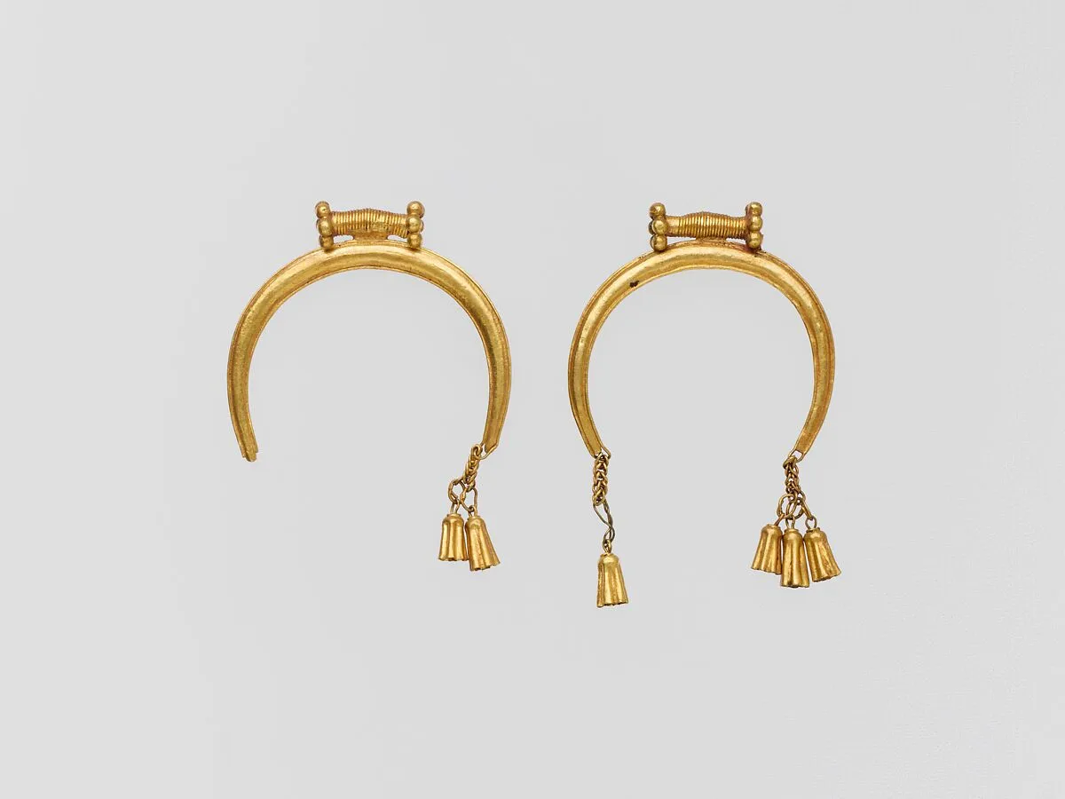 Gold pendant with tassels — Unknown