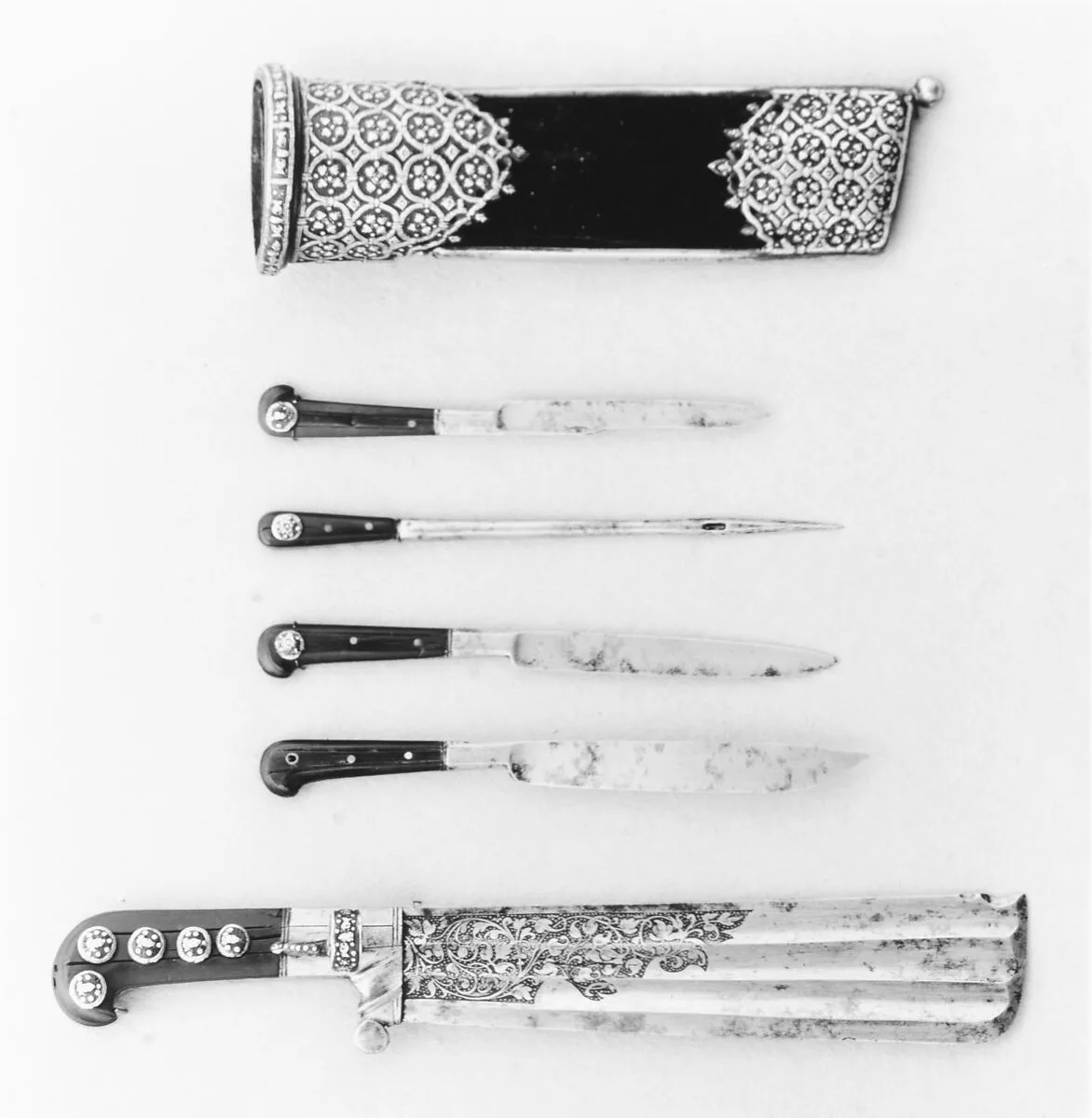Hunting Knife with a Set of Implements (Trousse) — Unknown