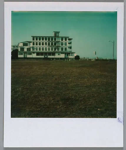 [Beachfront Four-Story Building]
