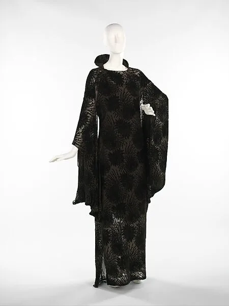 Tea gown — Unknown