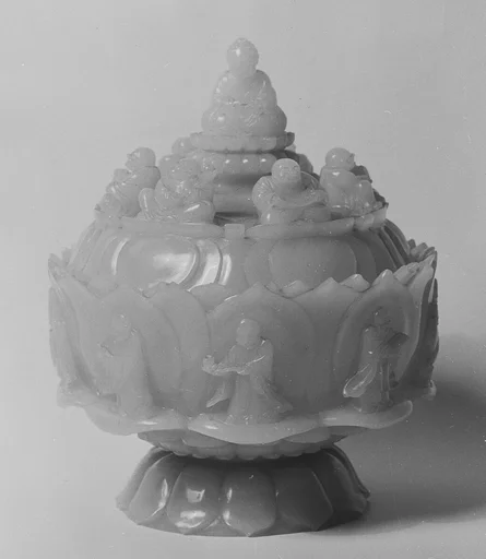 清乾隆    玉雕佛羅漢蓮花碗|Lotus bowl with Buddha and arhats