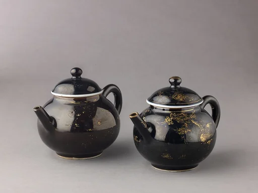 Covered teapot or winepot (pair with 1975.1.1702)