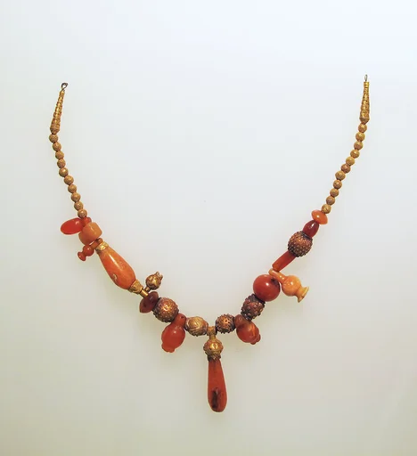 Necklace of assorted gold and carnelian beads, with gold terminals and carnelian pendant