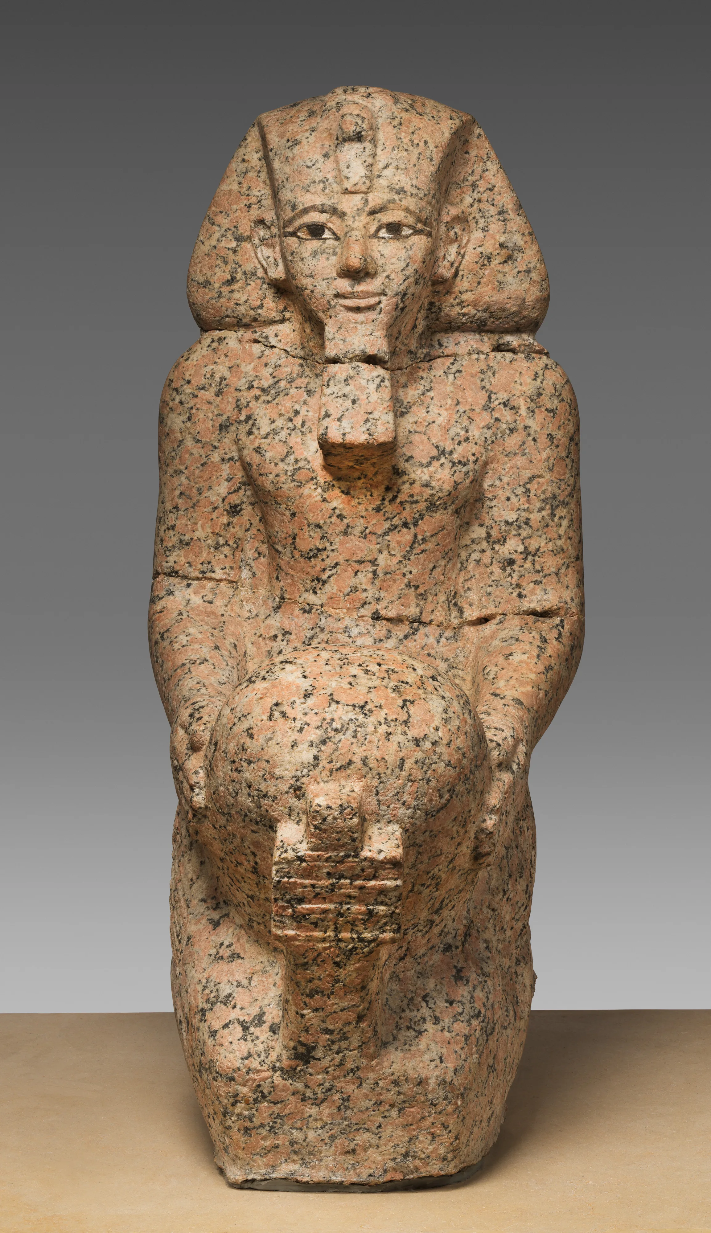 Kneeling statue of Hatshepsut — Unknown