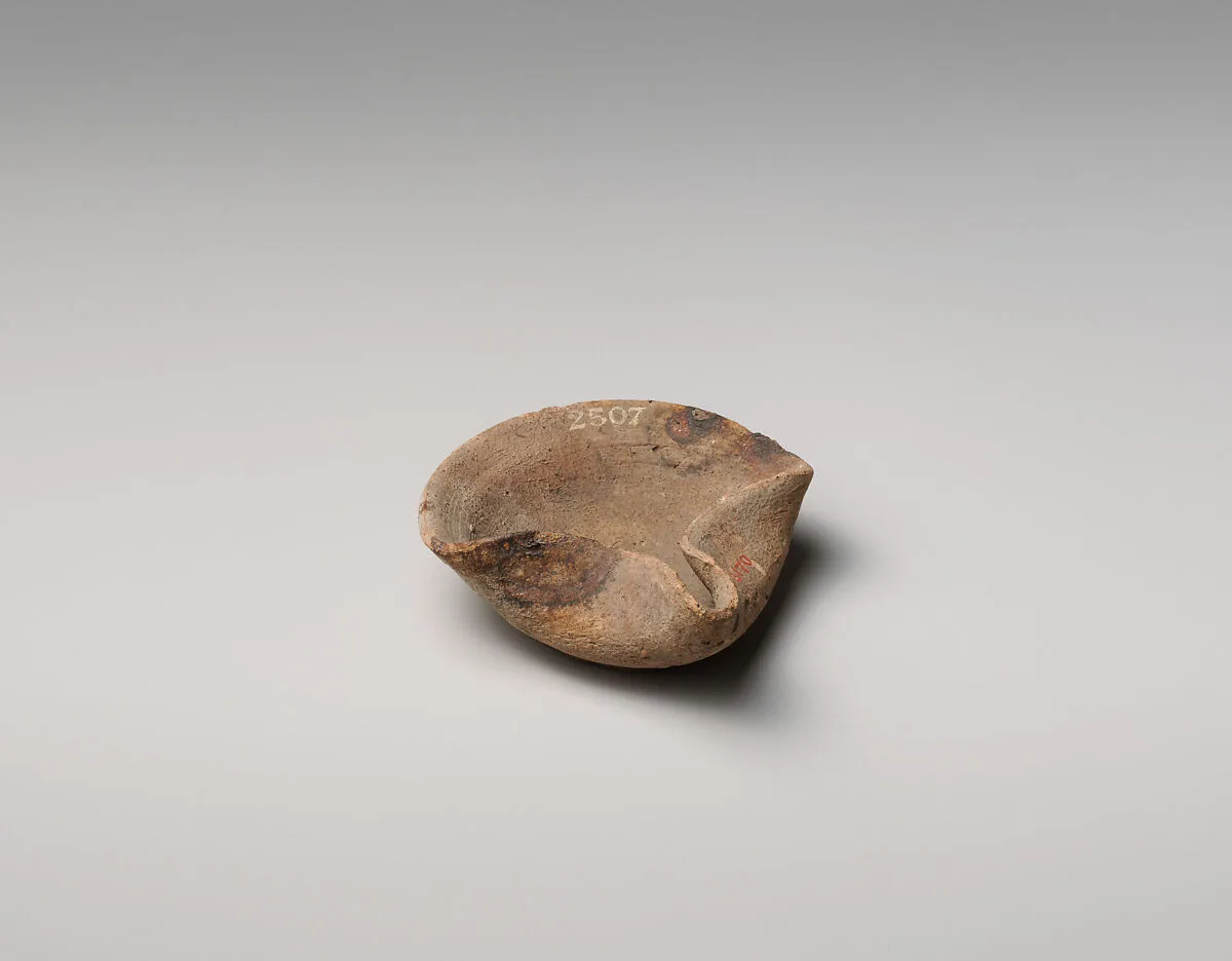 Terracotta saucer-shaped lamp — Unknown