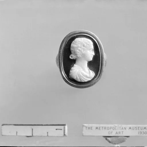 Head of a maiden