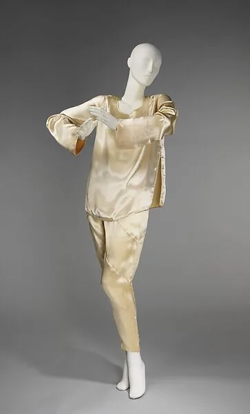 Lounging pajamas — Unknown