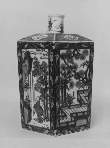 色絵山水人物文角瓶|Square Flask