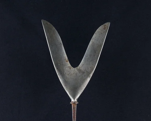 Arrowhead (<i>Yanone</i>)