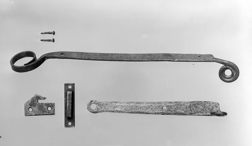 Latch Bar