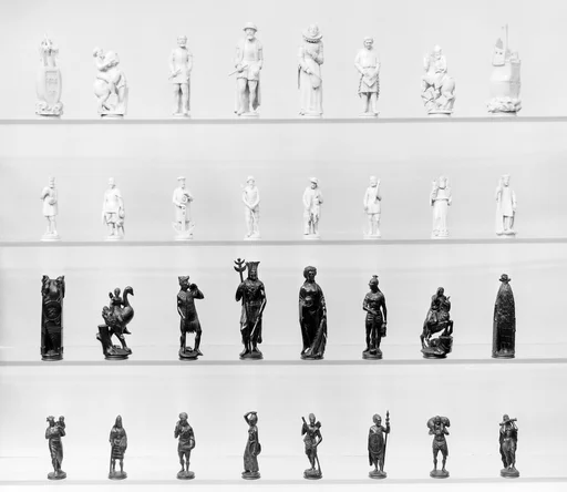 Chessmen (32)