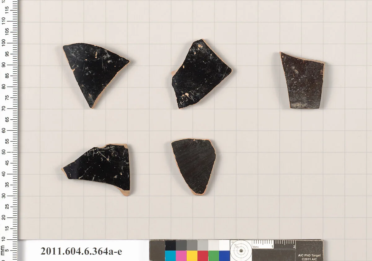 Terracotta fragments of closed shapes — Unknown