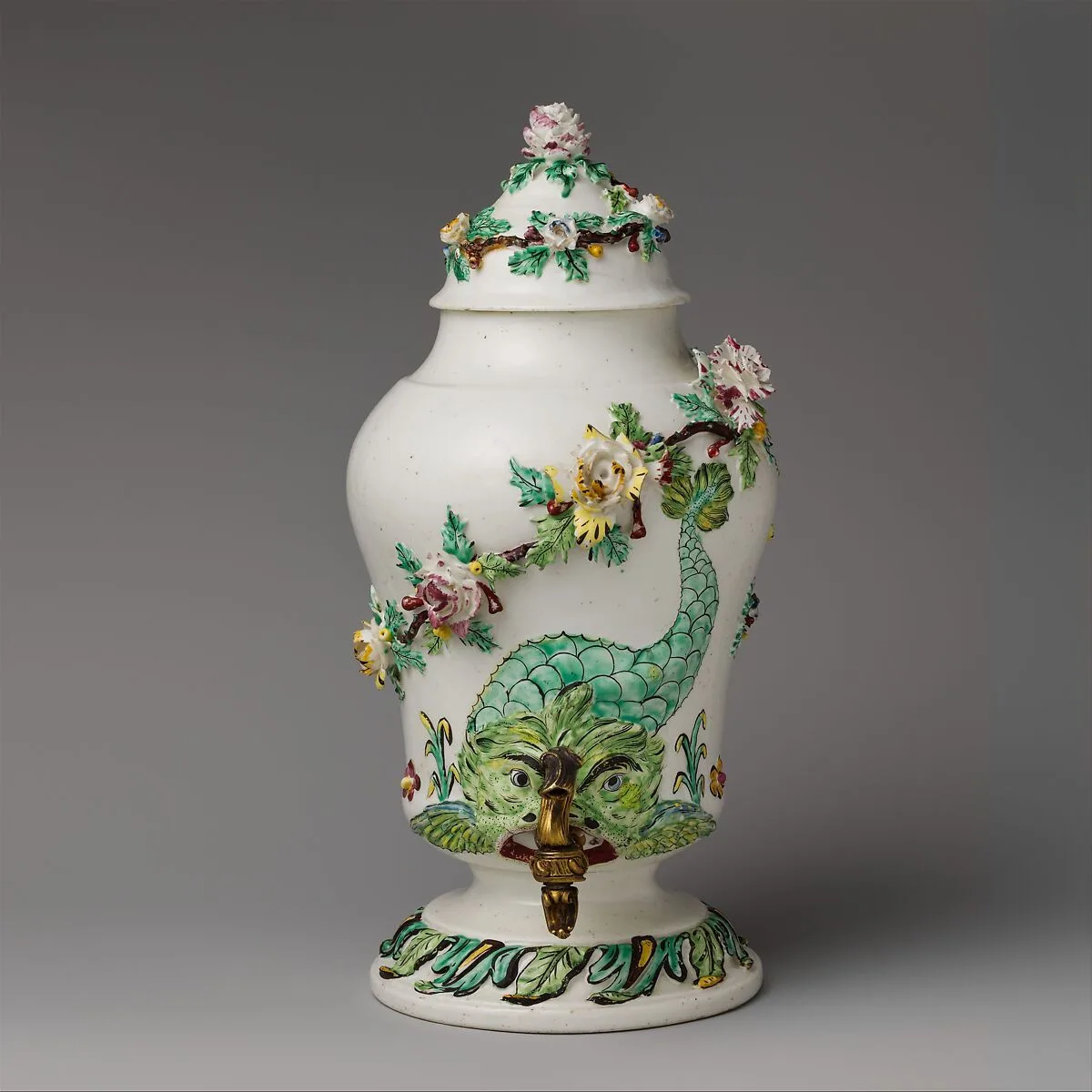 Fountain with cover and spigot — Mennecy