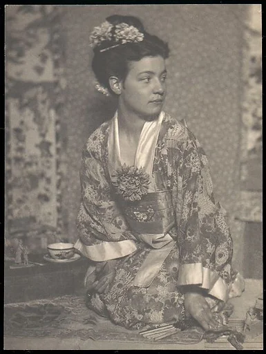 Friedel Wearing a Kimono