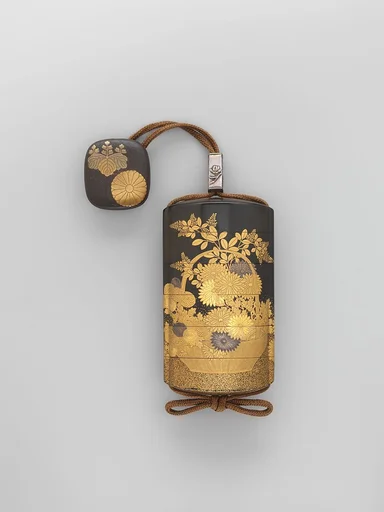 春秋花草蒔絵印籠|Inrō with Basket of Spring Flowers (obverse); Basket of Autumn Flowers (reverse)