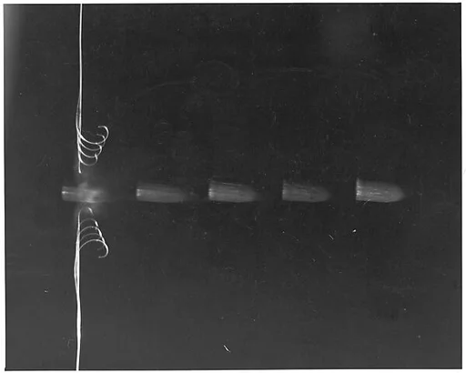 [Motion Study of Bullet Passing Through Copper Wire with Five Stroboscopic Flashes]