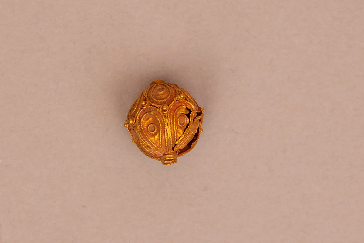 Bead — Unknown