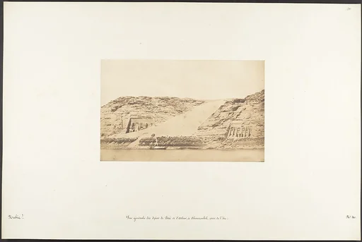 Vue générale des Spéos de Phré et d'Athor, à Abousembil, prise de l'île