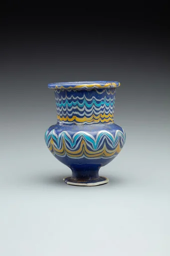 Glass krateriskos (unguent jar)
