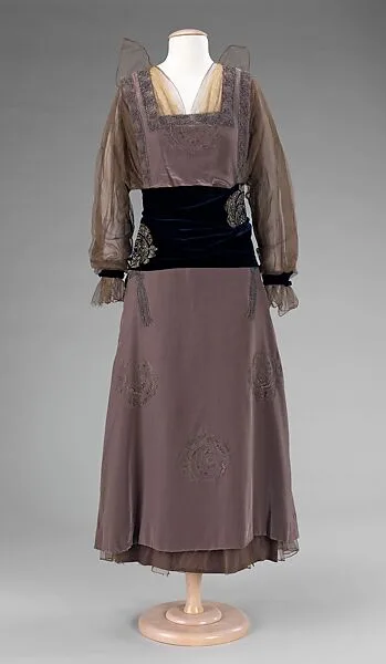 Evening dress — Unknown