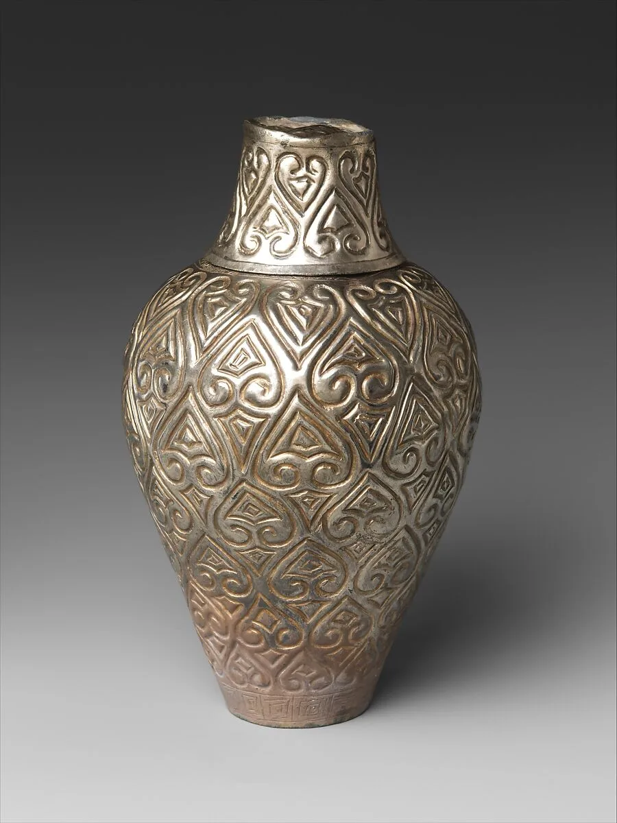 元 如意雲紋銀梅瓶|Covered bottle with cloud scrolls — Unknown