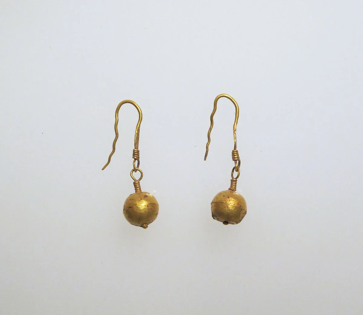 Earring with pendants — Unknown
