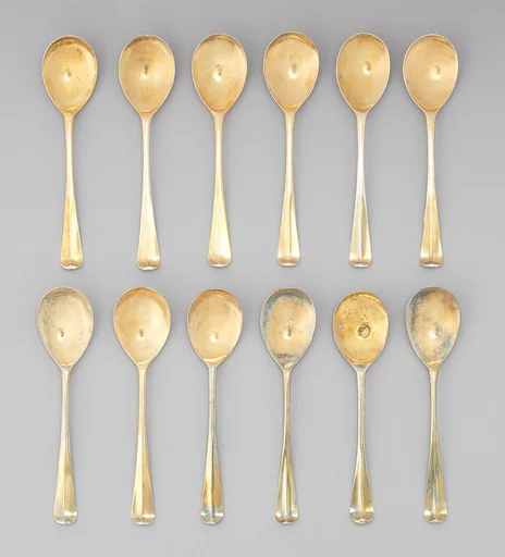 Six dessert spoons