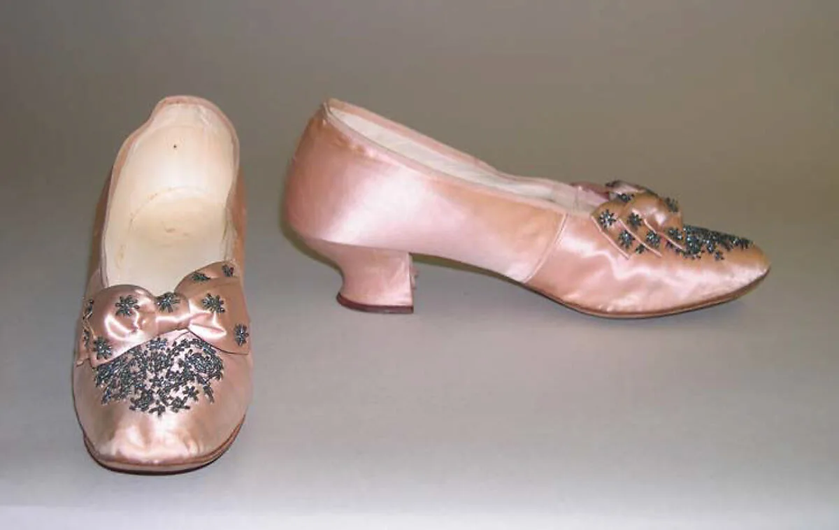 Evening pumps — Unknown