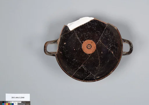 Terracotta fragment of a kylix: eye-cup (drinking cup)