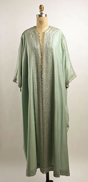 Tea gown — Unknown