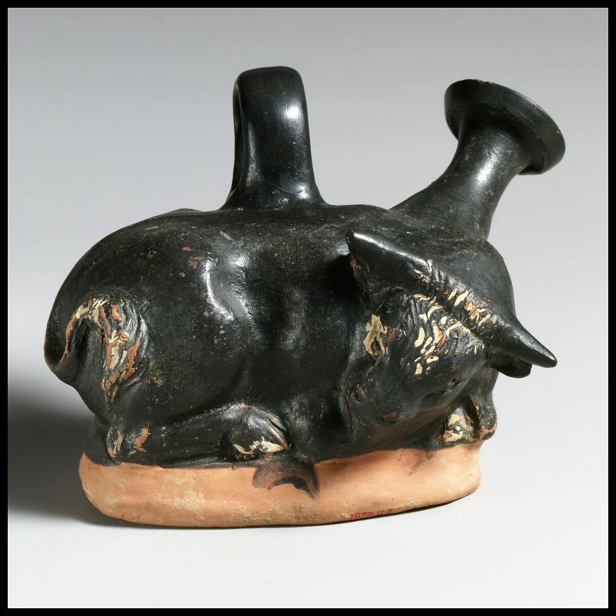 Terracotta askos (flask with a spout and handle over the top) — Unknown