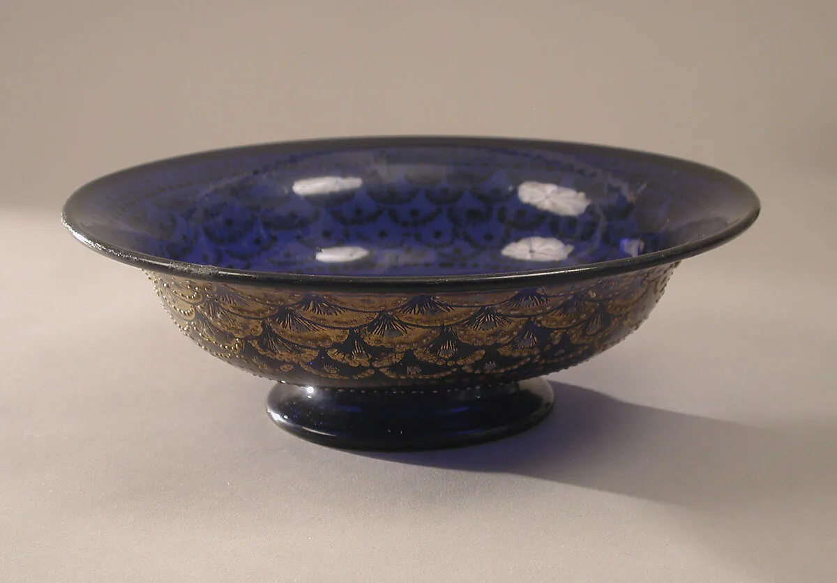 Bowl decorated with a fish-scale pattern — Unknown