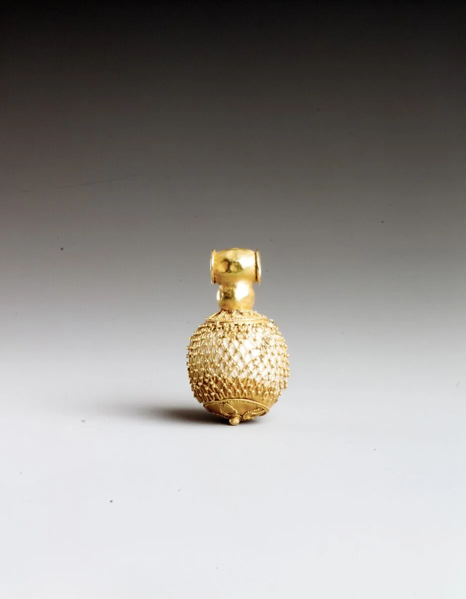 Gold pendant — Unknown