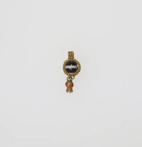 Pendant with pomegranate