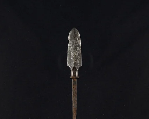 Arrowhead (<i>Yanone</i>)