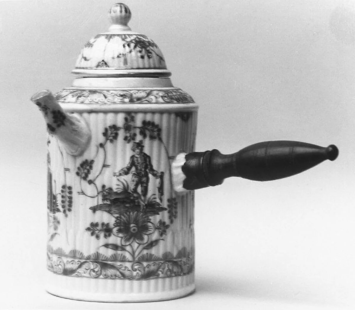 Chocolate pot — Ludwigsburg Porcelain Manufactory