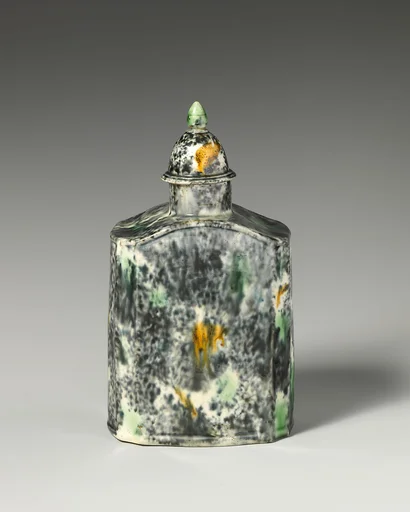 Tea caddy with cover
