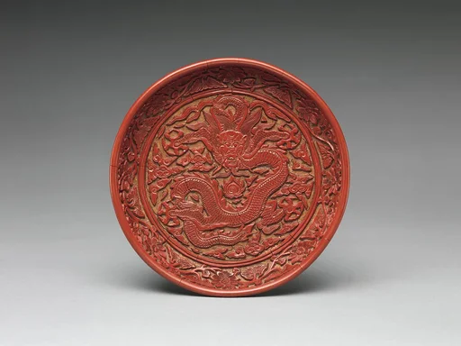 明萬曆 雕漆剔紅雲龍紋盤|Dish with a dragon amid clouds
