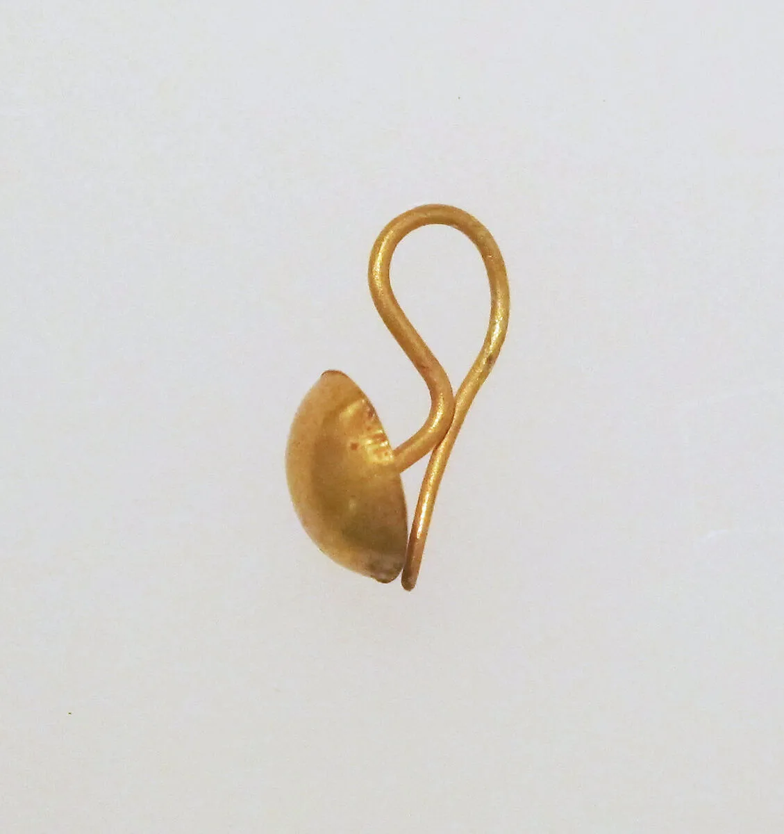 Earring-hook type with disc — Unknown