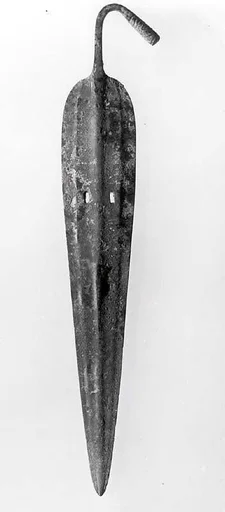 Spearhead with bent tang and slotted blade