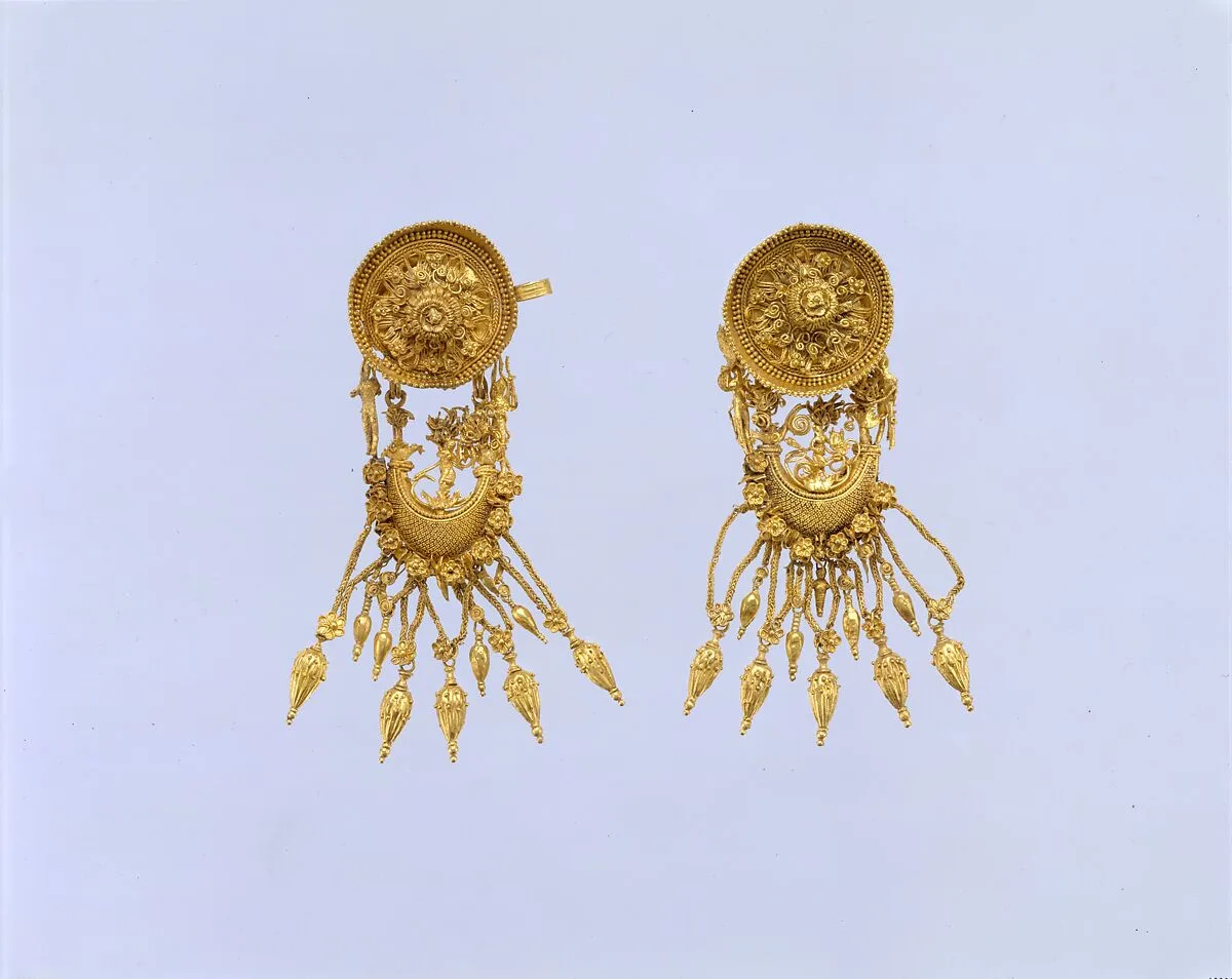 Pair of gold earrings with disk and boat-shaped pendant — Unknown