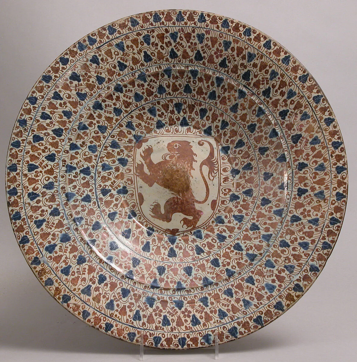 Plate with Heraldic Shield of a Rampant Lion — Unknown