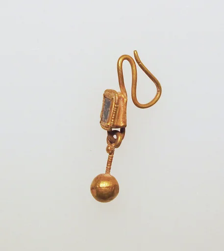 Earring-hook type with pendant and paste setting