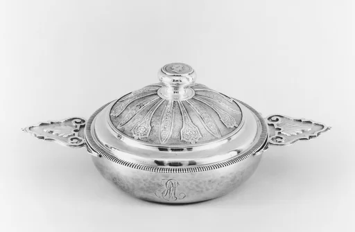 Bowl with cover (Écuelle)