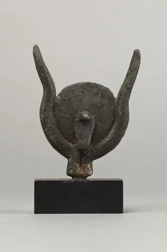 Disk and horns headdress for a goddess
