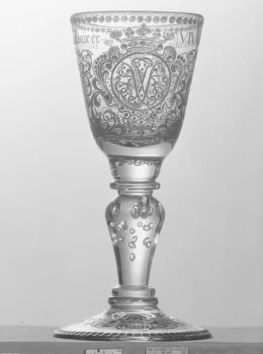 Standing cup