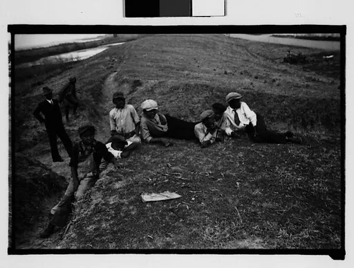 [Children on Levee, New Orleans Vicinity, Louisiana]