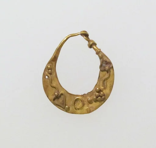 Earring, crescent-shaped