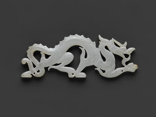 遼  玉龍紋牌飾|Plaque in the shape of a dragon