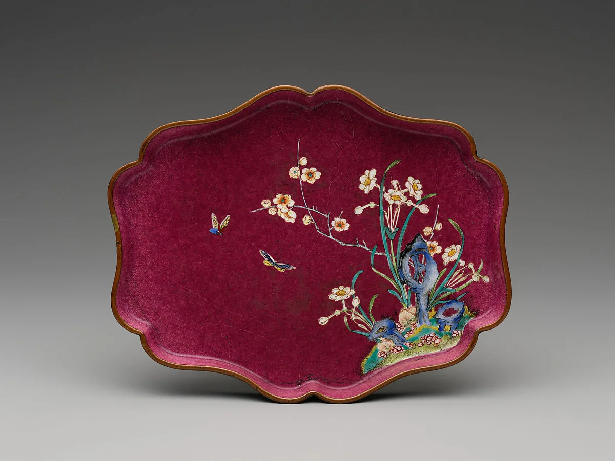 清中期 銅胎畫琺瑯花鳥圖盤|Lobed tray with rock, flowers, and butterflies — Unknown